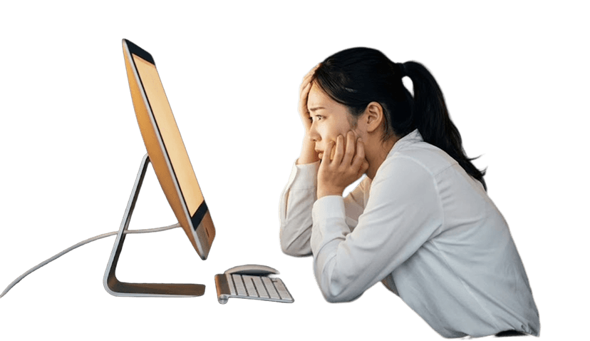 PCに向かっている女性